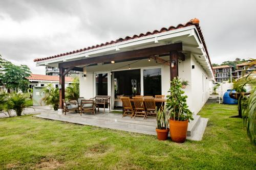 Esterno, Villa Sueño Azul - Blue Venao 3BR (Villa Sueno Azul - Blue Venao 3BR) in Las Escobas del Venado