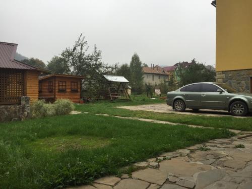 Hage, Pryvatna sadyba Svitanok in Jaremtsje