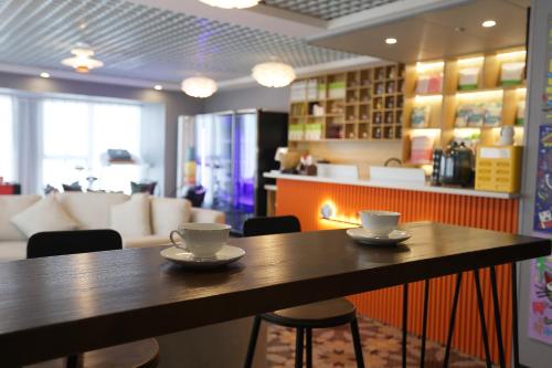 ห้องอาหาร, 云泊青年酒店乌鲁木齐高铁站店 Yunbo Youth Hostel Ürümqi (云泊青年酒店乌鲁木齐高铁站店 Yunbo Youth Hostel Urumqi) in อุรุมชี