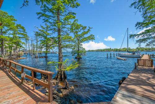 Water Front Condo with Boat Slip: The Dock House thumb 3