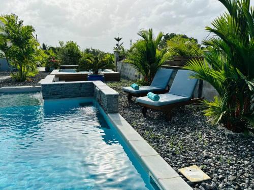 Refuge PêBê joli logement au coeur d'un immense jardin tropical , WiFi, piscine - Location saisonnière - Ducos