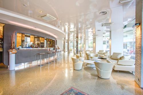 酒吧/高級酒吧, 帕爾梅尊貴度假酒店 (Hotel Le Palme - Premier Resort) in 米蘭馬瑞提那