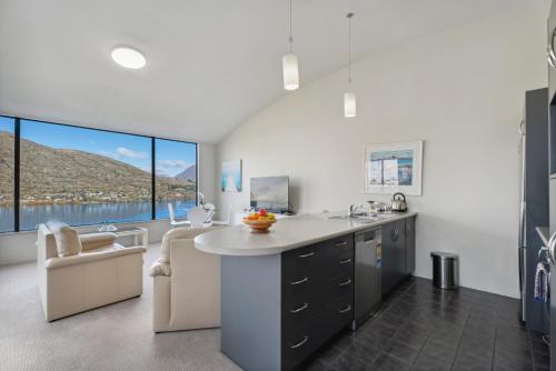 Remarkable Views - Queenstown Holiday Home - image 7