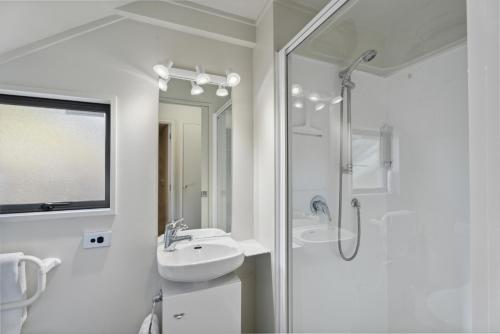 Remarkable Views - Queenstown Holiday Home - main image