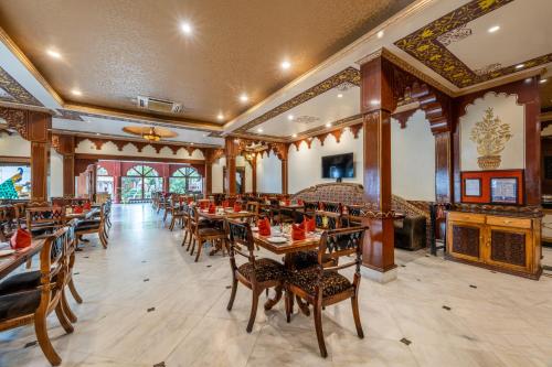 Restaurant, Chokhi Dhani - The Ethnic 5-star Deluxe Resort- Jaipur in Jaipur Airport