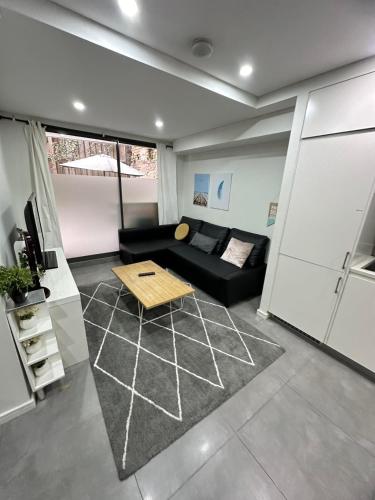 2 BD Apt with Large Courtyard near The Star Casino - image 8