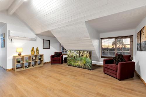 Létesítmények, Space and Privacy near Airport, Groups Friendly in Hillside