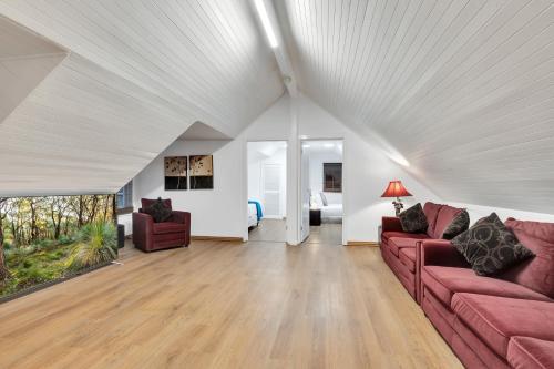 Létesítmények, Space and Privacy near Airport, Groups Friendly in Hillside