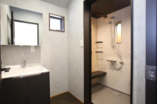 Three-Bedroom House image 10