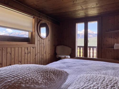 Eco Lodge with Jacuzzi and View in the Swiss Alps