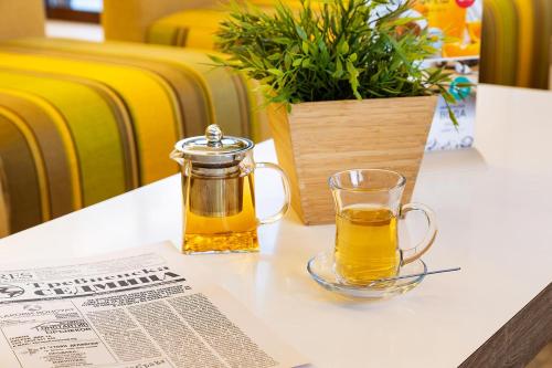 Hotel Compliment - main image