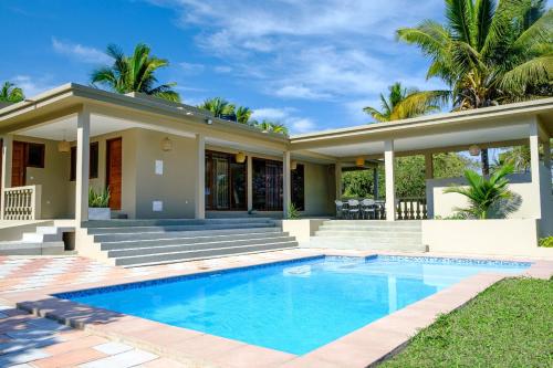 Bilene beige beach house in Bilene