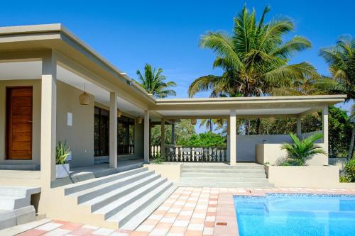 Bilene beige beach house in Bilene