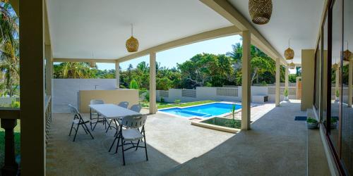 Bilene beige beach house in Bilene