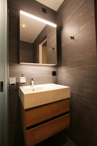 浴室, Tout Schuss in 嫩達茲