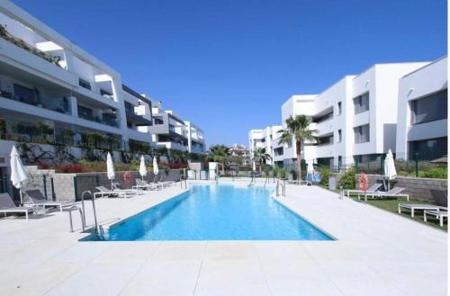 NEW SPACIOUS 4 BEDROOMS APARTMENT IN ESTEPONA 10 min walk to the BEACH