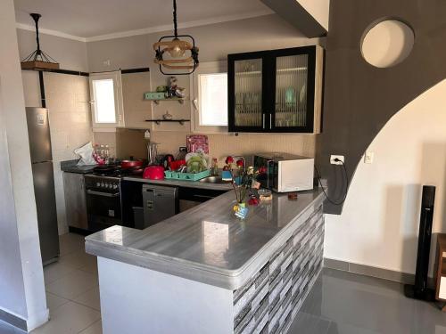 주방, Bait Karim - Twin Villa with roof & juccuzi in 자위야트 아일라트 누