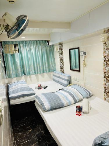 Deluxe Family Room image 7