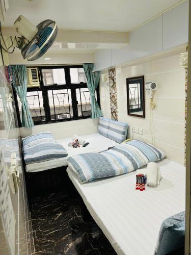 Deluxe Family Room image 9