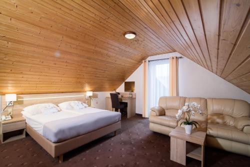 Family Room with Two Bedrooms image 10