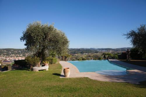 Cannes Mas provençal piscine 8 personnes 350 m2 - Location, gîte - Pégomas