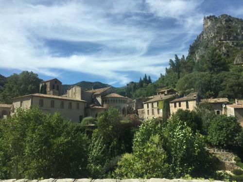 Aux Cyprès du Sud : mer et montagne