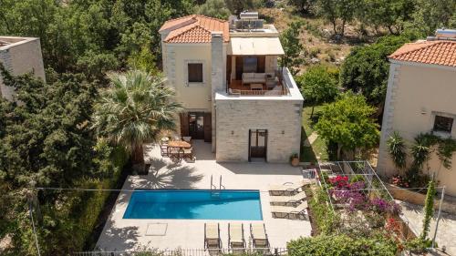 3 bedrooms, 5 beds