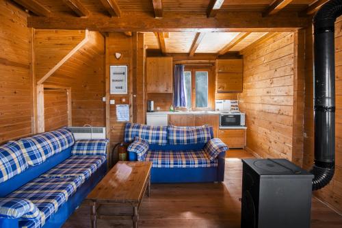 Zeus-Village οικισμος φινλανδικων chalet με πισινες & γυμναστηριο in Kamena Vourla