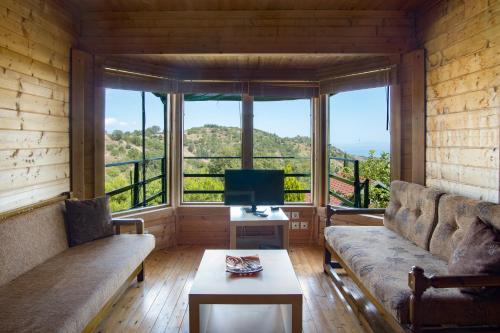 Zeus-Village οικισμος φινλανδικων chalet με πισινες & γυμναστηριο in Kamena Vourla