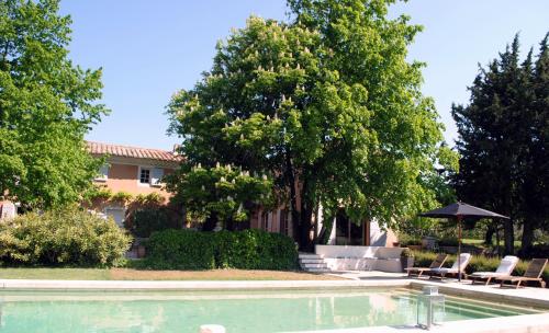 Mas provencal XIXème siécle avec piscine gîte à louer Les Gervais