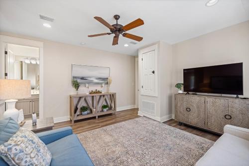 2465 Bungalo Home - image 3