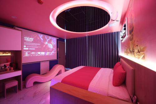 King Room image 5