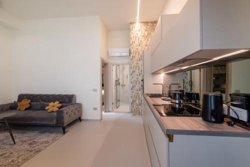 One-Bedroom Apartment image 9