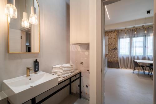 One-Bedroom Apartment image 4