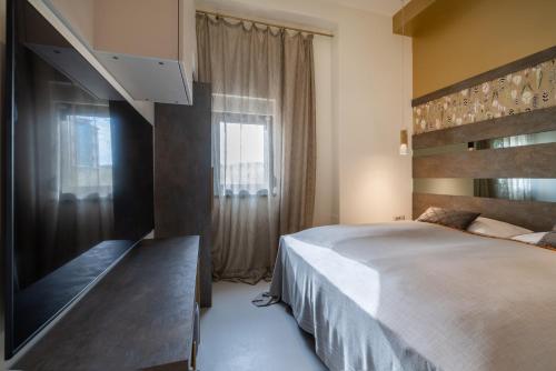 One-Bedroom Apartment image 2