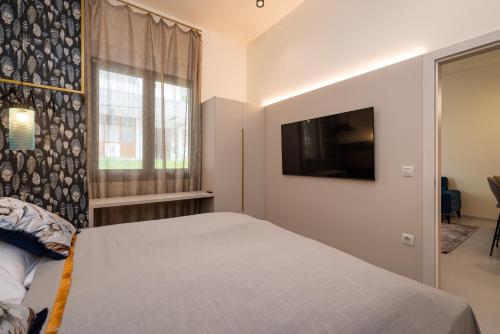 One-Bedroom Apartment with Terrace image 3