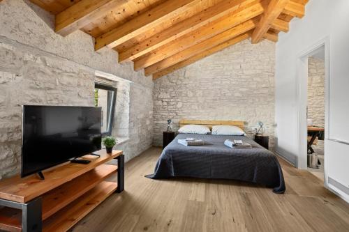 Casa 42 pet friendly for 9 people in Central Istria with salt - water pool in Butkovici