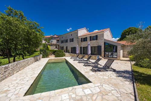 Casa 42 pet friendly for 9 people in Central Istria with salt - water pool - Accommodation - Butkovići