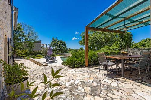 Balkons/terase, Casa 42 pet friendly for 9 people in Central Istria with salt - water pool in Butkovici