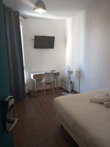 Arty Paris Porte de Versailles by River - image 10