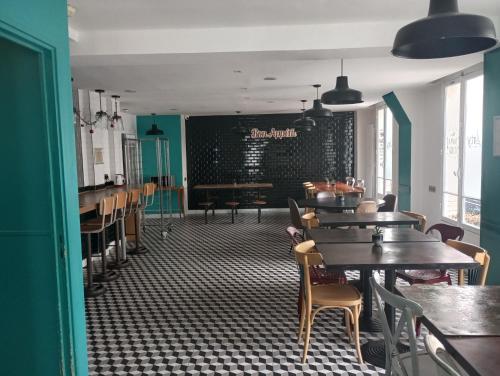 Arty Paris Porte de Versailles by River - main image