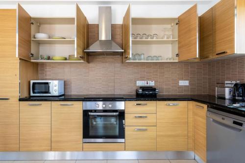 廚房, Lumina 2-Bedroom Villa and Pool in Ayia Napa in 索蒂拉