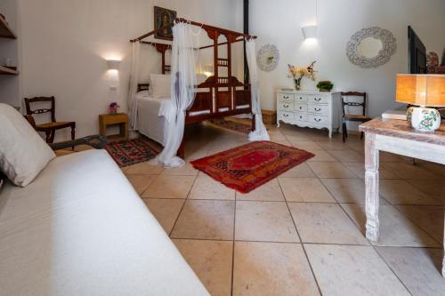 Superior Double Room image 6