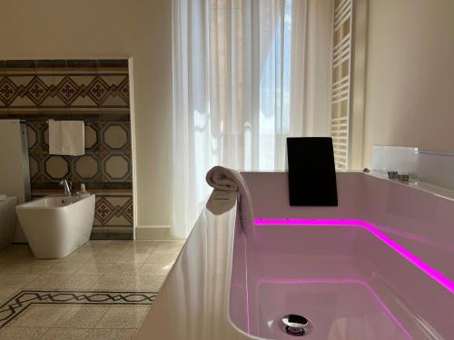 Suite, executive