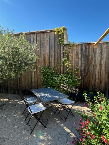 tuin, L'Atelier d'André (L'Atelier d'Andre) in Beaumes De Venise