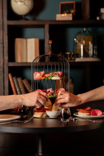 Moxy Edinburgh Fountainbridge - image 2