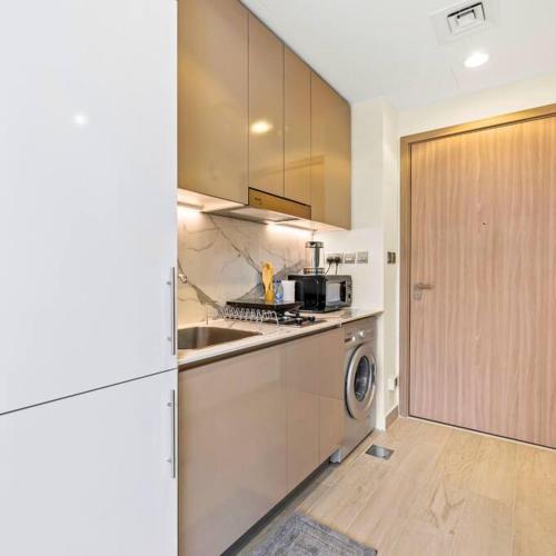 Azizi Riviera 16 studio with Kitchenet - Ideal for monthly, Дубай (фото 6)