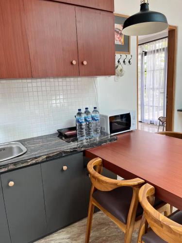 ห้องครัว, Kallista Villa Kalibaru in คาลิบารู