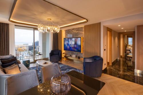 Merit Starlit Hotel & Residences Room Type - Prestige Queen Old Town Marina