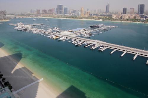 Incredible Sea view 2BHK - Private beach Access - Emaar Beachfront, Dubai (photo 5)